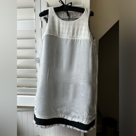 CHANEL WOVEN SLEEVELESS SHEETH DRESS - Picture 6 of 9